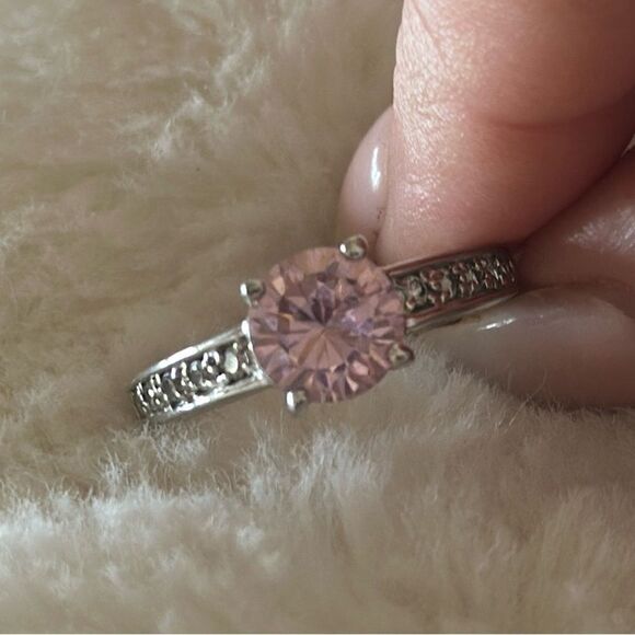Vintage Pink Crystal Ring! - Picture 7 of 9